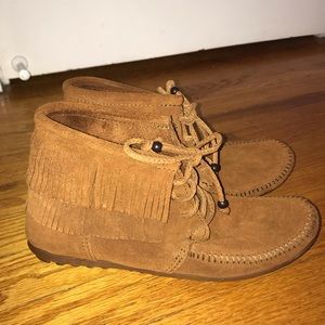 Minnetonka boots-like new
